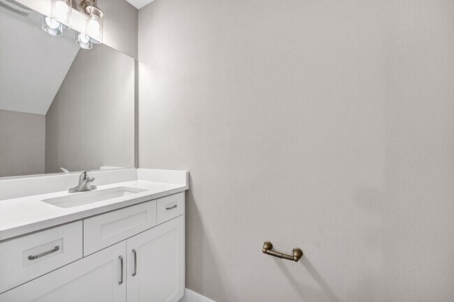 Building Photo - 37 SE 15th Terrace