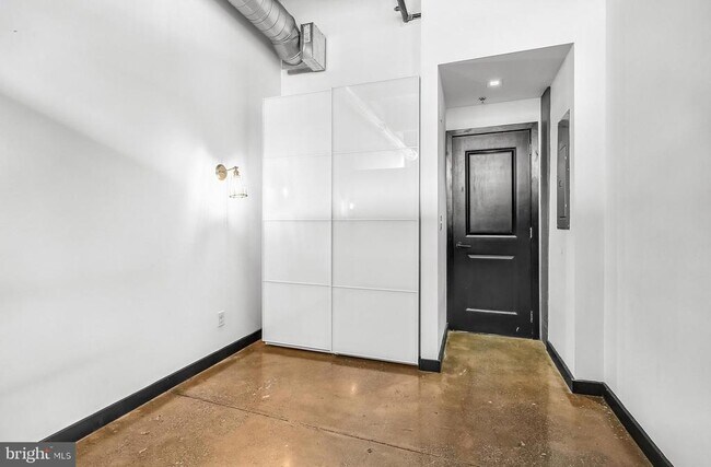 Building Photo - 1701 Tulip St