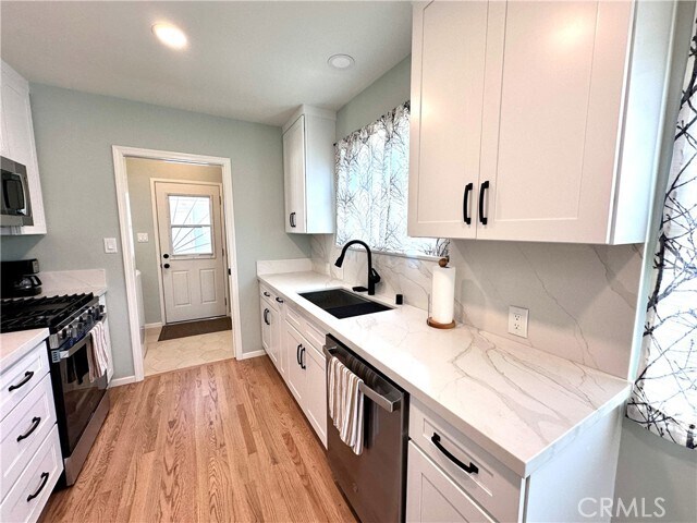 Building Photo - 14877 Dalman St