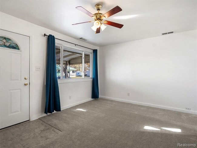 Building Photo - 1320 E Goulson Ave