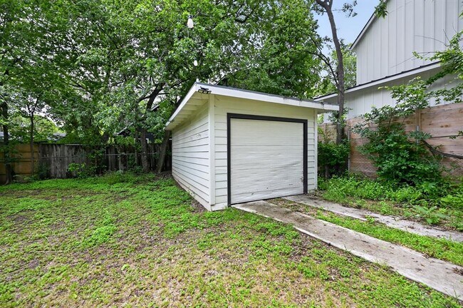 Building Photo - 2705 Stacy Ln