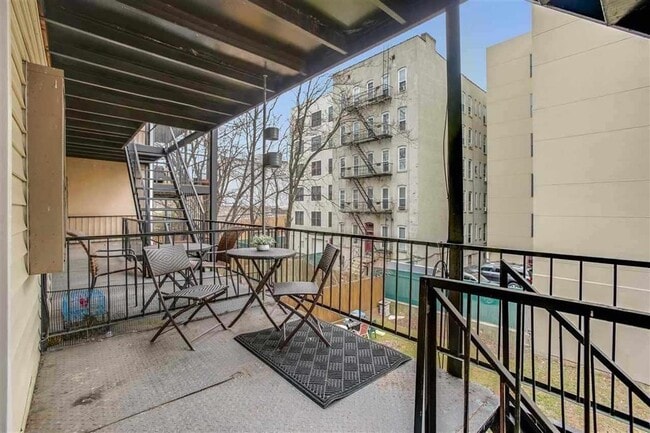 Building Photo - 330 Monroe St