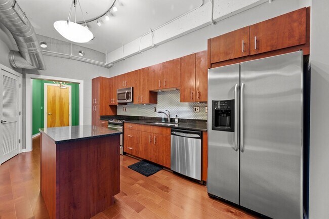 Building Photo - 415 St Pauls Blvd