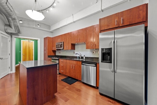 Building Photo - Beautiful Condo in downtown Norfolk!