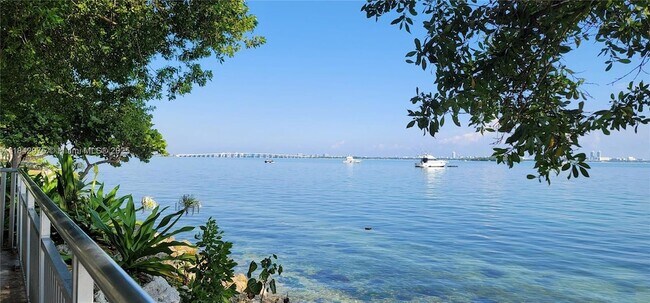 Building Photo - 1750 N Bayshore Dr