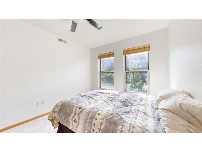 Building Photo - 560 N 2nd St