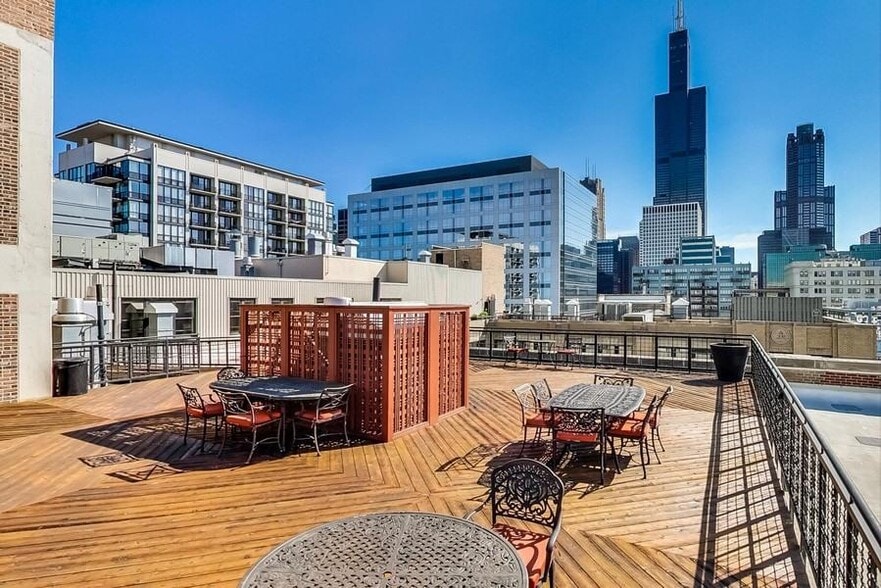Roof deck - 728 W Jackson Blvd