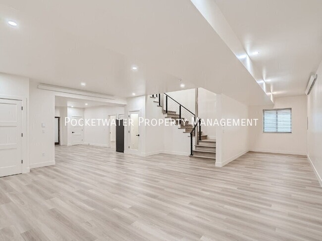 Building Photo - 3595 Darley Ave