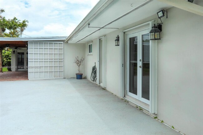 Building Photo - 8870 SW 86th St