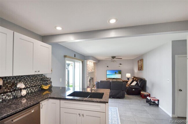 Building Photo - 37653 Longacre Dr