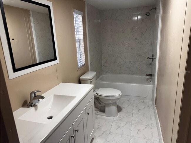 Building Photo - 12111 Anderson Dr