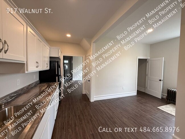 Building Photo - 917 Walnut St