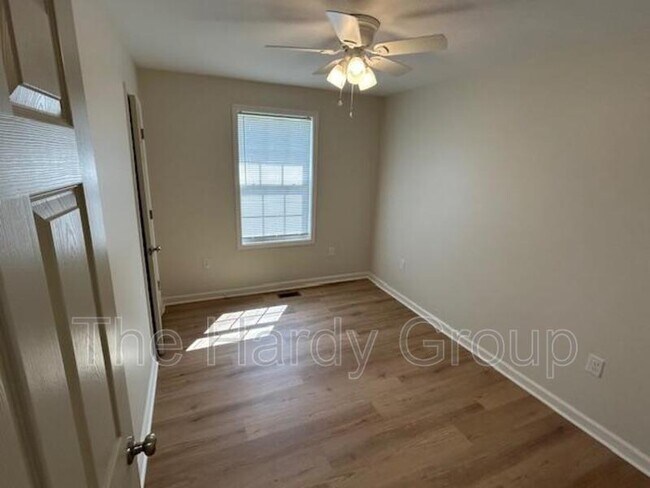 Building Photo - 203 Floyd St