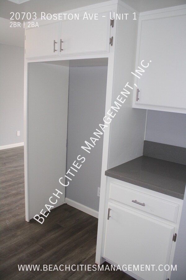 Building Photo - 20703 Roseton Ave
