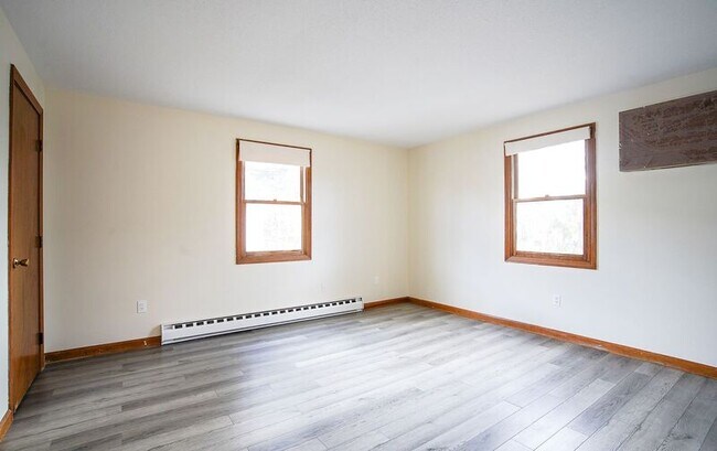 Building Photo - 52 Price St