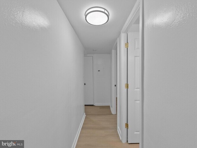 Building Photo - 708 S Arlington Mill Dr