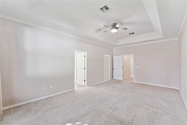 Building Photo - Move-in Ready Home with 2 Car Garage in Desirable Summerport Community!