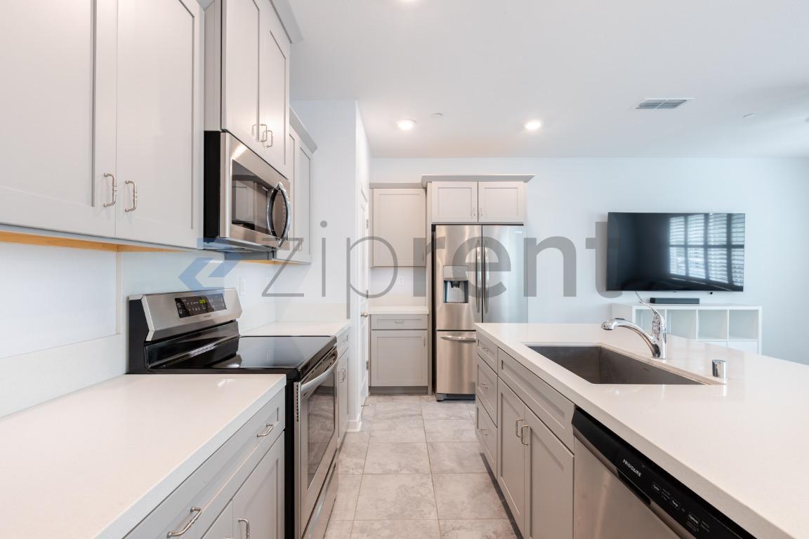 Building Photo - Unit 68101