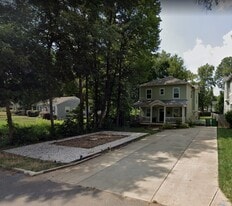 Building Photo - 1011 Everett Pl