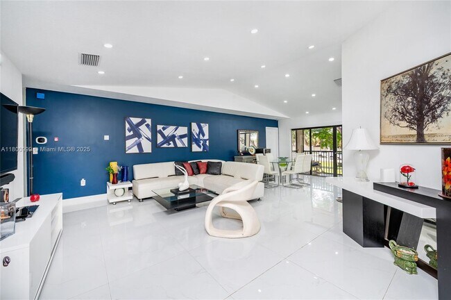 Building Photo - 9647 SW 138th Ave