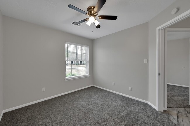 Building Photo - 9111 Walnut Glen Dr