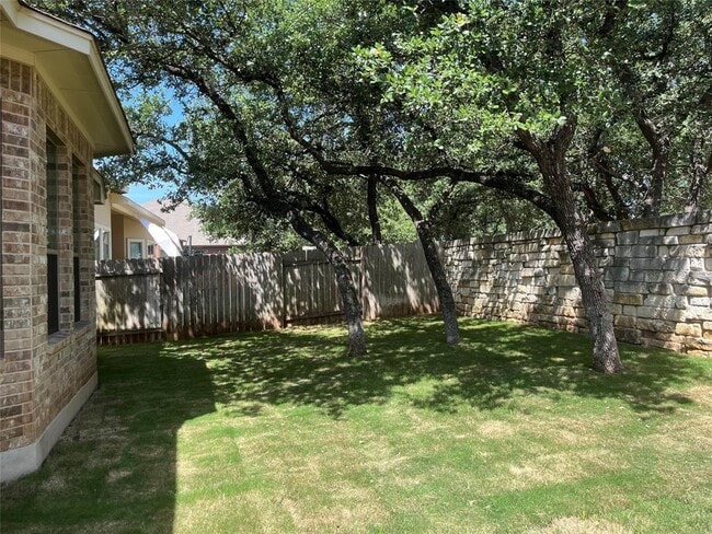 Building Photo - 2644 Hilltop Divide Ln