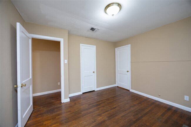 Building Photo - 304 Harris Blvd