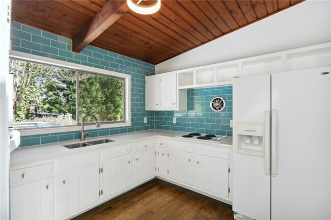 Building Photo - 3684 Northlake Dr
