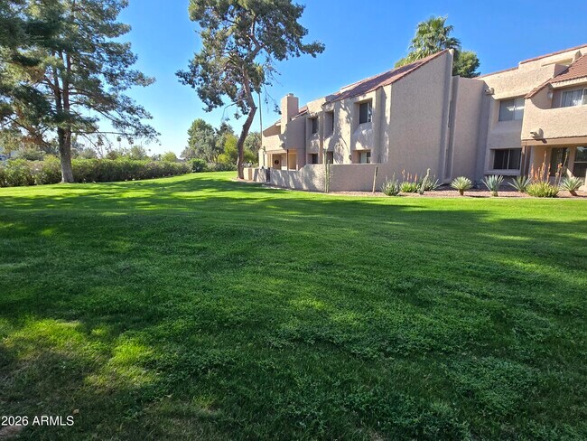 Building Photo - 7417 N Vía Camello Del Norte