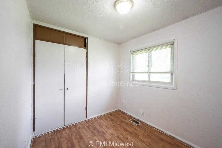 Building Photo - 8124 E 37th Pl