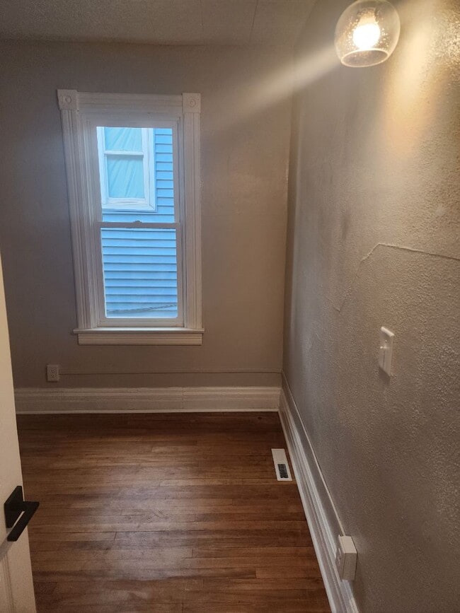 Building Photo - 523 Jackson St