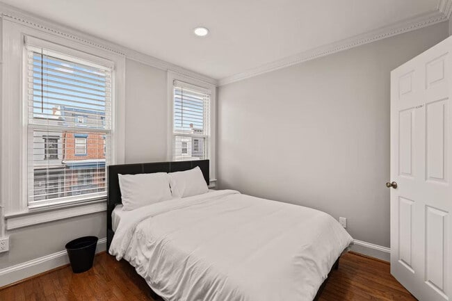 Building Photo - 613 Harvard St NW