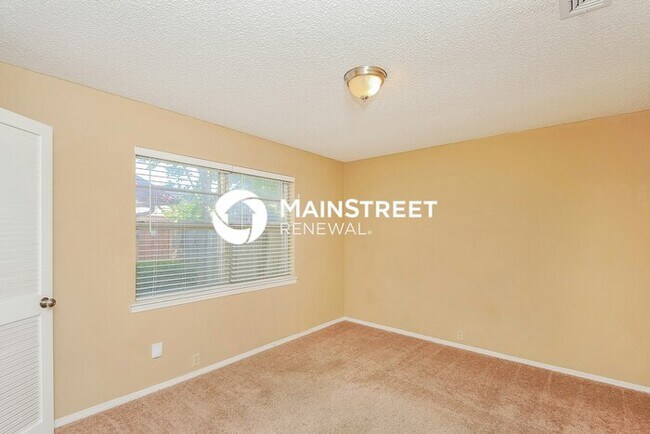 Building Photo - 3 Bedroom Pet-Friendly Home in Fort Worth, TX with Main Street Renewal