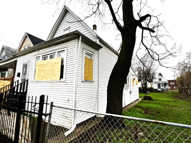 Building Photo - 6755 S Throop St