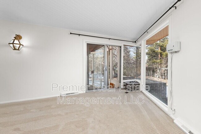 Building Photo - 5905 E Maplewood Ave