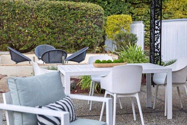 Building Photo - 243 Selby Ln