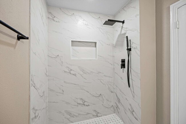 Building Photo - 2207 Anthony-Hay Ln