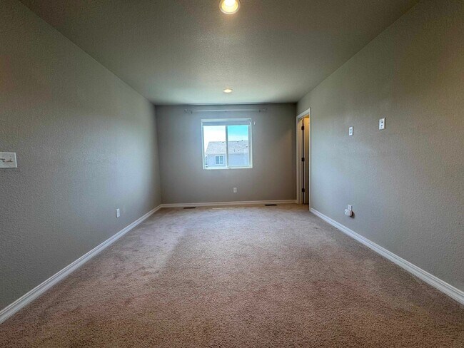 Building Photo - Newer 3 bedroom in Meadowbrook Crossing