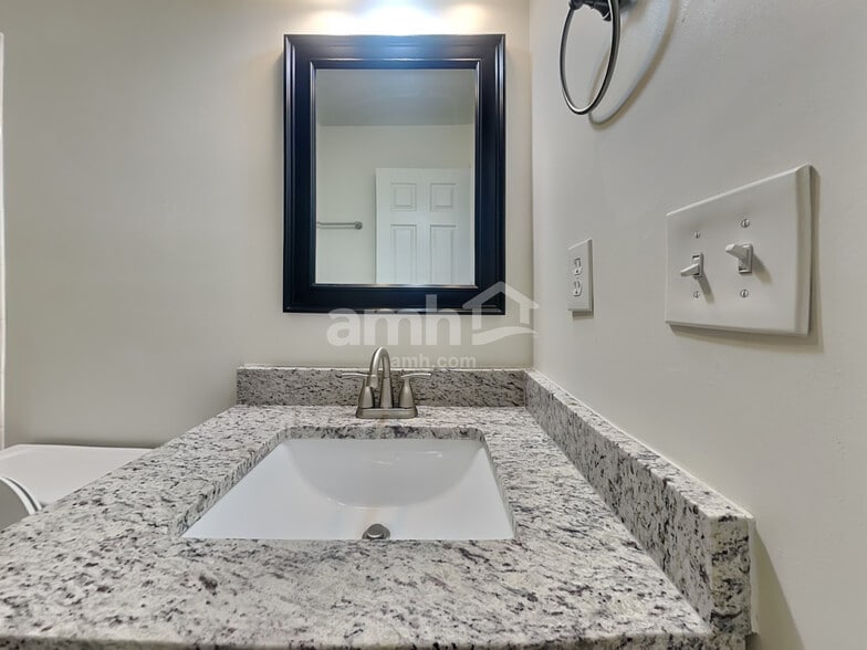 Building Photo - 1929 Morningside Dr