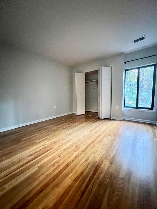 Building Photo - 7952 Inverness Ridge Rd