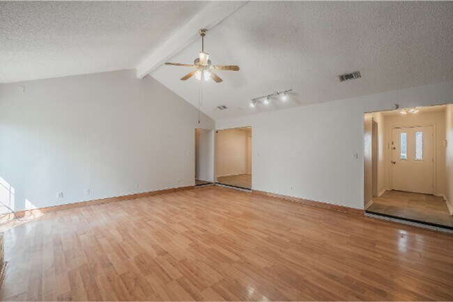 Building Photo - 6753 Spoonwood Ln