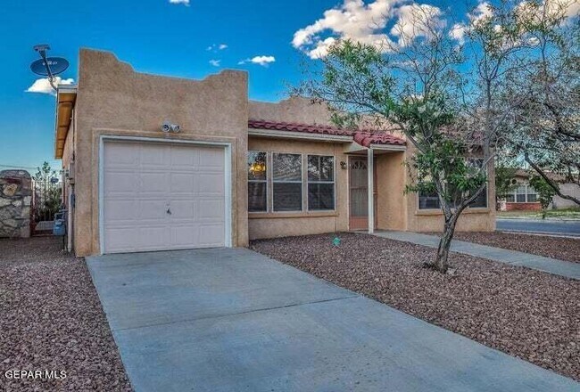 Building Photo - 6243 Oryx Cir