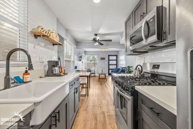 Building Photo - Upgraded 2Bdm 1Ba Upstairs Unit in North Park!