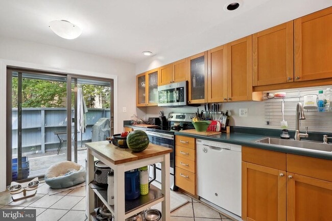 Building Photo - 2031 Approach Ln