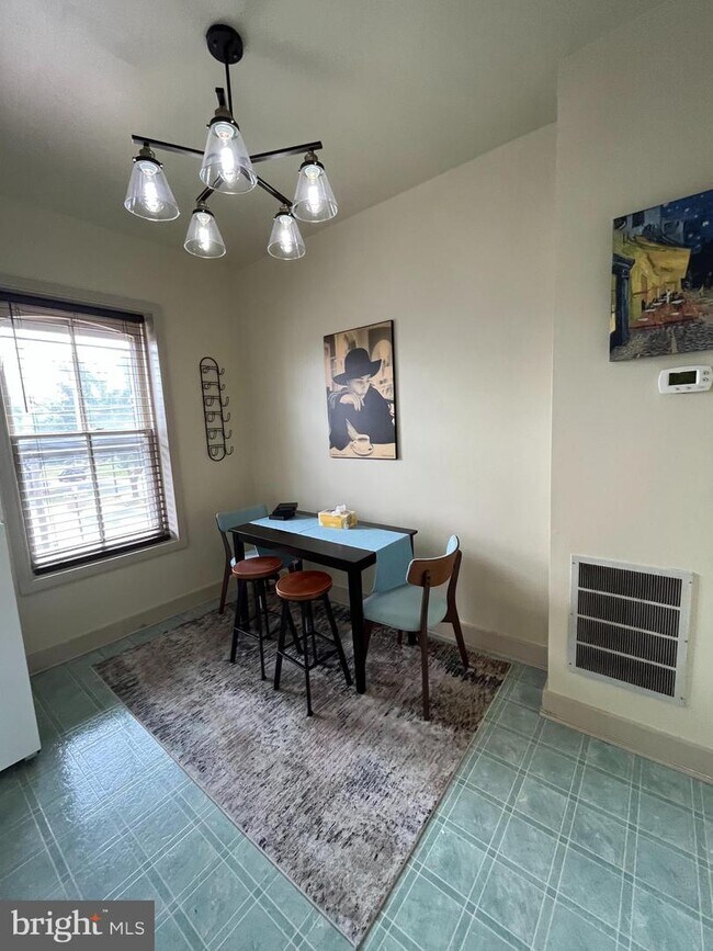 Building Photo - 509 S Market St