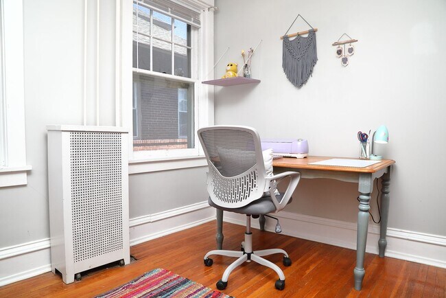 Building Photo - Adorable 5 Bed Single Family Home Near Uptown