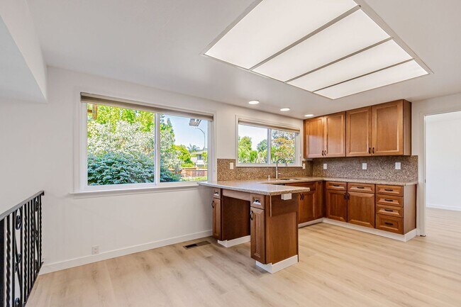 Building Photo - Stunning Updated Home in Almaden Valley