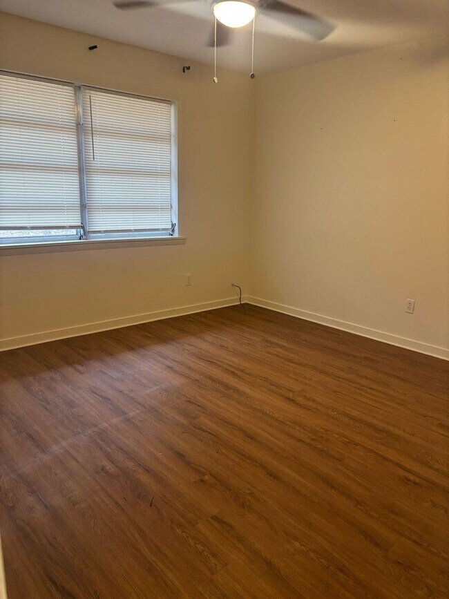 Building Photo - Great 4 bed 2 bath home located in Canton