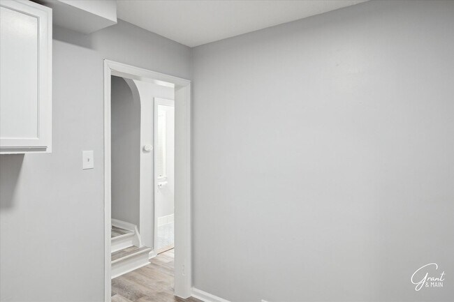 Building Photo - $1300 3 bedroom