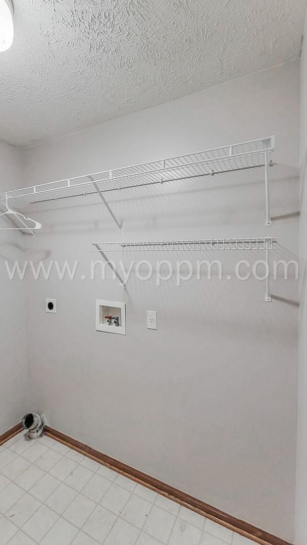 Building Photo - Bright and Spacious 4 Bedroom Home | Bellevue